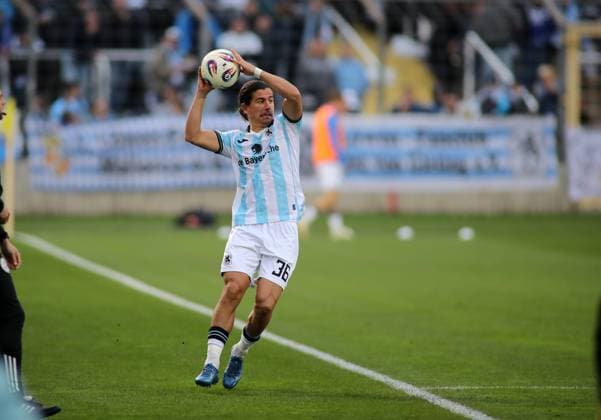 Fussball, Herren, 3.Liga, Saison 2025 2026, TSV 1860 München - MSV Duisburg, Grünwalder Stadion Tunay Deniz (TSV 1860 München) beim Einwurf