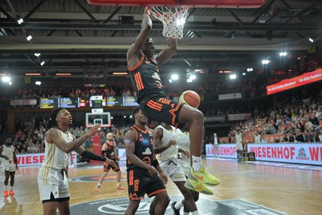 GER, RASTA Vechta - NINERS Chemnitz BBL Pokal 19.10.2025, RASTA Dome, Vechta, GER, RASTA Vechta - NINERS Chemnitz BBL Pokal im Bild Malcolm Dandridge (Rasta 23)