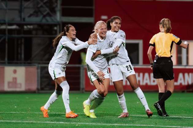19.10.25, Frauen, Fussball, Google Pixel Frauen Bundesliga, Saison 2025 2026, Bayer 04 Leverkusen - VfL Wolfsburg, 7. Spieltag VfL Wolfsburg Jubel über Tor zum 5:1 durch Guro Bergsvand ( 20 - VfL Wolfsburg) Leverkusen Ulrich-Haberland-Stadion NRW Deutschland