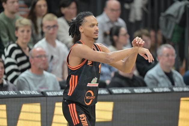 GER, RASTA Vechta - NINERS Chemnitz BBL Pokal 19.10.2025, RASTA Dome, Vechta, GER, RASTA Vechta - NINERS Chemnitz BBL Pokal im Bild Alonzo Verge Jr. (Rasta 11)