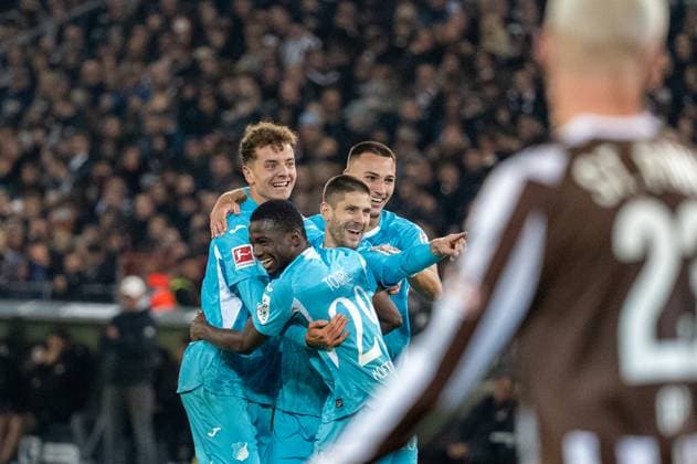 Deutschland, Fussball, 1. Bundesliga, 7. Spieltag 2025 2026, FC St. Pauli - TSG Hoffenheim am 19.10. in Hamburg (Millerntor-Stadion): Torjubel 0:2 durch Andrej Kramaric (TSG Hoffenheim 27) Copyright: xSvenxHeidmannx