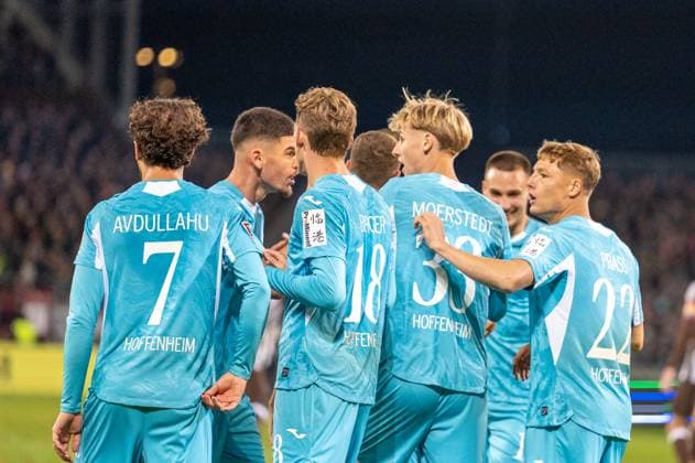 Deutschland, Fussball, 1. Bundesliga, 7. Spieltag 2025 2026, FC St. Pauli - TSG Hoffenheim am 19.10. in Hamburg (Millerntor-Stadion): das 0:3 durch Grischa Prömel (TSG Hoffenheim 6) Torjubel Copyright: xSvenxHeidmannx