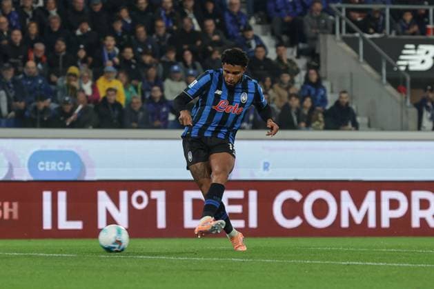 Atalanta s Ederson makes an attempt to score during the Serie A soccer match between Atalanta B.C. and S.S. Lazio at the New Balance Stadium in Bergamo, Italy - Sunday, October 19, 2025. - Soccer .  Copyright: xStefanoxNicoli LaPressex