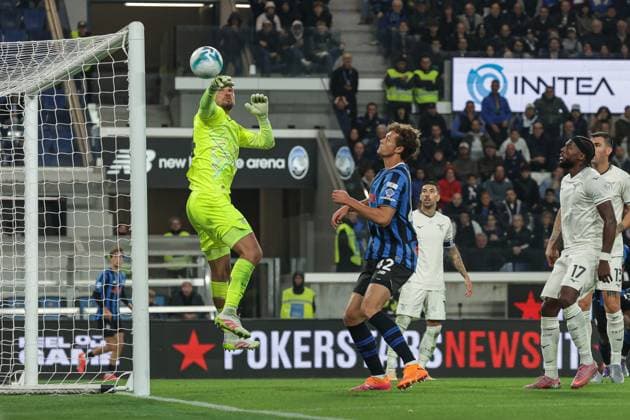 Lazio™s goalkeeper Ivan Provedel during the Serie A soccer match between Atalanta B.C. and S.S. Lazio at the New Balance Stadium in Bergamo, Italy - Sunday, October 19, 2025. - Soccer .  Copyright: xStefanoxNicoli LaPressex