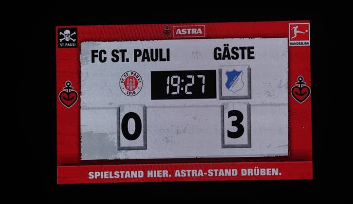 Endergebnis 0-3 Anzeigentafel mit EndFussball, 1.BL, Saison 2025 2026, Herren, FC St.Pauli gegen TSG 1899 Hoffenheim DFL REGULATIONS PROHIBIT ANY USE OF PHOTOGRAPHS AS IMAGE SEQUENCES AND OR QUASI-VIDEO.