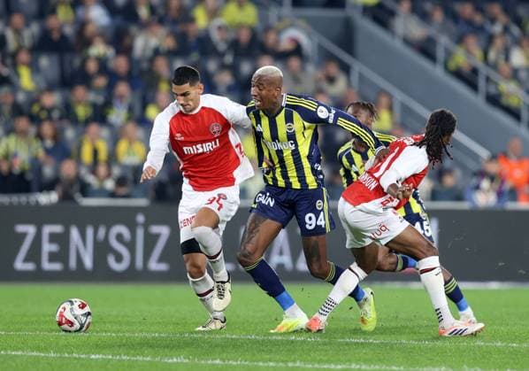 Fenerbahce v Fatih Karagumruk - Turkish Super Lig ISTANBUL, TURKIYE - OCTOBER 19: Anderson Talisca (94) of Fenerbahce in action during Turkish Super Lig week 9 match between Fenerbahce and Misirli.com.tr Fatih Karagumruk at Chobani Stadium in Istanbul, Turkiye on October 19, 2025. Ali Atmaca Anadolu Istanbul Turkey. Editorial use only. Please get in touch for any other usage.  Copyright: x2025xAnadoluxAlixAtmacax