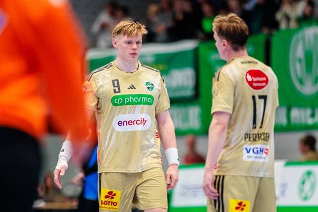 v.l. Vilhelm Poulsen (TSV Hannover-Burgdorf, 09), August Baskar Pedersen (TSV Hannover-Burgdorf, 17) ist enttaeuscht traurig nach 33:30 Niederlage GER, GWD Minden vs. TSV Hannover-Burgdorf, Handball, 1. Bundesliga, 9. Spieltag, Spielzeit 2025 2026, 19.10.2025 GER, GWD Minden vs. TSV Hannover-Burgdorf, Handball, 1. Bundesliga, 9. Spieltag, Spielzeit 2025 2026, 19.10.2025 Luebbecke Copyright: xEibner-Pressefoto JanxRollingerx EP_JSK