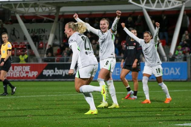 19.10.2025, xgrfx, Fussball Google Pixel Frauen-Bundesliga, Bayer Leverkusen - VfL Wolfsburg v.l. Tor, Guro Bergsvand (VfL Wolfsburg) (DFL DFB REGULATIONS PROHIBIT ANY USE OF PHOTOGRAPHS as IMAGE SEQUENCES and or QUASI-VIDEO) Ulrich-Haberland-Stadion