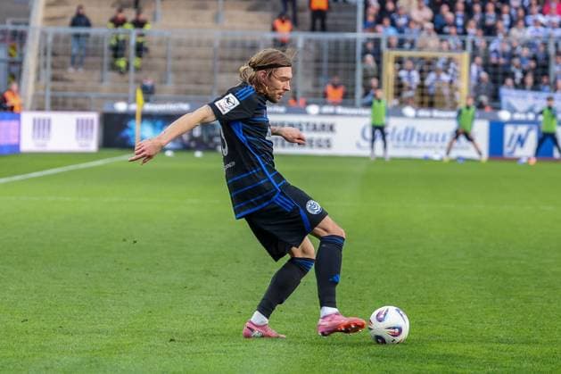 Joshua Bitter 29 (MSV Duisburg) in Aktion, TSV 1860 Muenchen vs. MSV Duisburg, DFL, Dritte Liga, Saison 2025 2026, Stadion an der Gruenwalder Strasse, Hinrunde, 11. Spieltag, 19.10.2025 DFB regulations prohibit any use of photographs as image sequences and or quasi-video Muenchen Bayern Deutschland