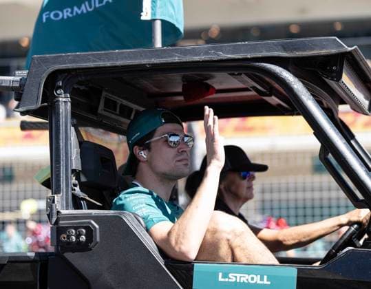 October 19, 2025, Austin, Texas, USA : 18 LANCE STROLL Aston Martin Aramco F1 Team waving to the fans during the drivers parade Austin USA - ZUMAm147 20251019_zap_m147_005 Copyright: xHossxMcBainx