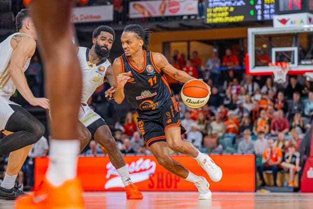 1. Basketball Bundesliga, easyCredit BBL, Saison 2025 2026, Herren, Pokal. Achtelfinale, 19.10.2025, RASTA Vechta - NINERS Chemnitz Alonzo Verge ( 11 - RASTA Vechta) in Aktion Vechta RASTA Dome Niedersachsen Deutschland