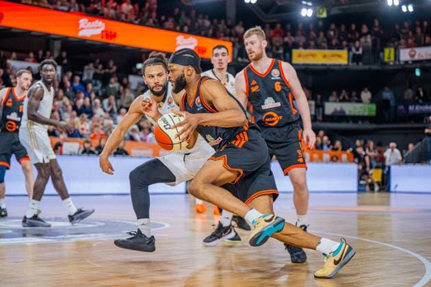 1. Basketball Bundesliga, easyCredit BBL, Saison 2025 2026, Herren, Pokal. Achtelfinale, 19.10.2025, RASTA Vechta - NINERS Chemnitz Lloyd Pandi ( 41 - RASTA Vechta) in Aktion Vechta RASTA Dome Niedersachsen Deutschland