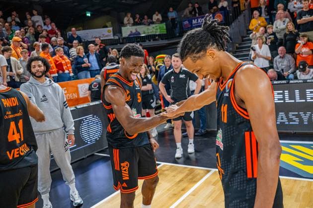 1. Basketball Bundesliga, easyCredit BBL, Saison 2025 2026, Herren, Pokal. Achtelfinale, 19.10.2025, RASTA Vechta - NINERS Chemnitz TJ Bamba ( 5 - RASTA Vechta) zeigt Emotionen nach der Partie Vechta RASTA Dome Niedersachsen Deutschland
