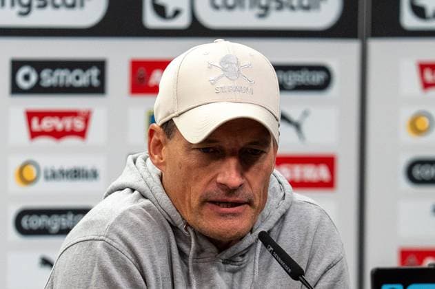 Deutschland, Fussball, 1. Bundesliga, 7. Spieltag 2025 2026, FC St. Pauli - TSG Hoffenheim am 19.10. in Hamburg (Millerntor-Stadion): Alexander Blessin (Trainer FC St. Pauli) auf der PK nach dem Spiel Copyright: xSvenxHeidmannx