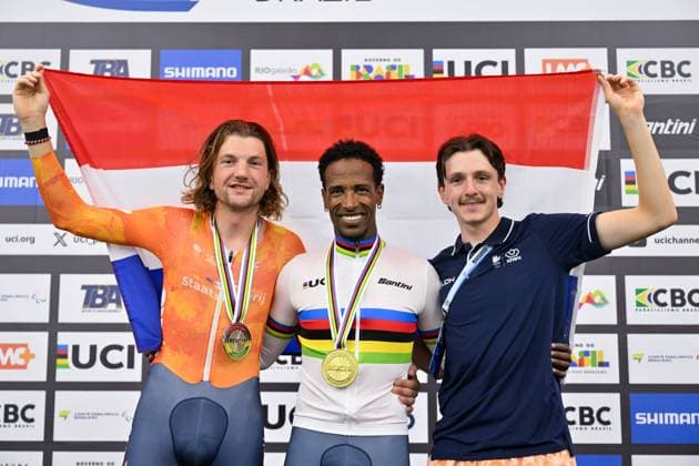 2025 UCI Para-Cycling Track World Championships Picture by Simon Wilkinson SWpix.com - 19 10 2025 - Cycling - 2025 UCI Para-Cycling Track World Championships - Rio Olympic Velodrome, Rio de Janeiro, Brazil - MC5 10 km Scratch Race Podium - Daniel Abraham Gebru (Netherlands) receiving the Gold Medal to become World Champion with Martin Van De Pol (Netherlands) receiving the Silver Medal Copyright: x xSWpix.comx(t axPhotographyxHubxLtd)xSimonxWilkinson SWpix.comx SWP-3030-10247