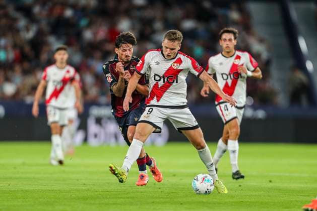October 19, 2025, Valencia, Valencia, SPAIN: Alemao of Rayo Vallecano in action during the Spanish league, LaLiga EA Sports, football match played between Levante UD and Rayo Vallecano at Ciutat de Valencia stadium on October 19, 2025, in Valencia, Spain. Valencia SPAIN - ZUMAa181 20251019_zaa_a181_256 Copyright: xIvanxTerronx