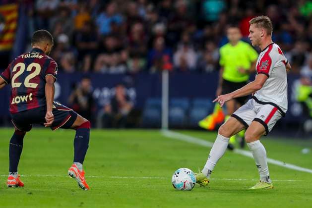 October 19, 2025, Valencia, Valencia, SPAIN: Alemao of Rayo Vallecano in action during the Spanish league, LaLiga EA Sports, football match played between Levante UD and Rayo Vallecano at Ciutat de Valencia stadium on October 19, 2025, in Valencia, Spain. Valencia SPAIN - ZUMAa181 20251019_zaa_a181_258 Copyright: xIvanxTerronx