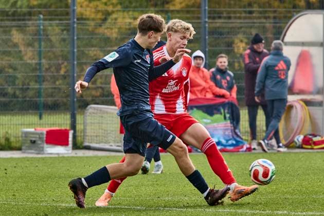 B-Junioren Bundesliga U17, U 17 DFB-Nachwuchsliga, FC Bayern München (U17) vs SpVgg Unterhaching (U17), München FC Bayern, München FC Bayern (U17), Unterhaching SpVgg (U17), Unterhaching SpVgg, 2025-10-19 in München (FC Bayern Campus) HOROSZCZAK Kuba (FC Bayern München (U17) ST (Nr.7) FCB-U177 ), BORNE Ferdinand (SpVgg Unterhaching U17 Innenverteidiger (Nr.5) (UHG-U175)) sportworld München FC Bayern Campus Bayern Deutschland