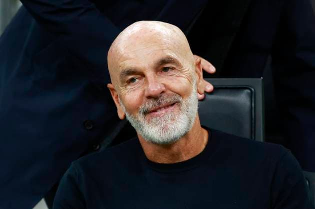 AC Milan v ACF Fiorentina - Serie A Stefano Pioli is in action during the Serie A match between AC Milan and Fiorentina at Giuseppe Meazza stadium in Milano, Italy, on October 19, 2025 Milano Milano Italy  Copyright: xMairoxCinquettix originalFilename:cinquetti-acmilanv251019_npjRb.jpg