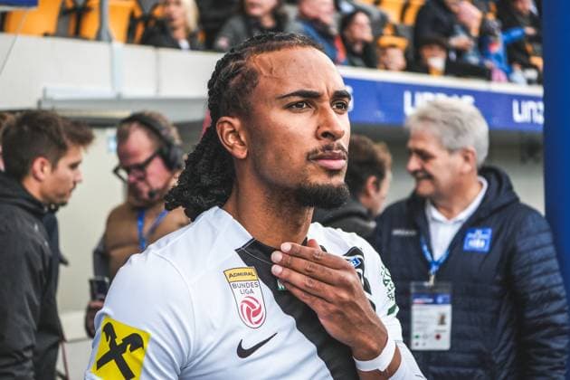 Fussball Österreich, Admiral Bundesliga 2025 2026, 10. Spieltag - FC Blau-Weiss Linz vs. SK Sturm Graz - Hofmann Personal Stadion - Donauparkstadion (Linz): Emanuel Aiwu (SK Sturm Graz, 47) Copyright: xLukasxBierederx