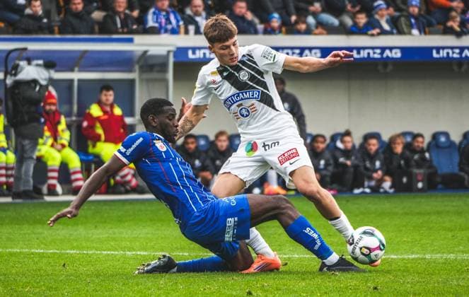 Fussball Österreich, Admiral Bundesliga 2025 2026, 10. Spieltag - FC Blau-Weiss Linz vs. SK Sturm Graz - Hofmann Personal Stadion - Donauparkstadion (Linz): Filip Rozga (SK Sturm Graz, 8) Copyright: xLukasxBierederx