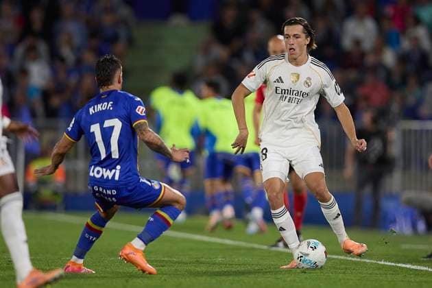 Alvaro Carreras (Real Madrid CF) controls the ball during the LaLiga EA Sports match between Getafe CF v Real Madrid at Coliseum on October 19, 2025 in Getafe, Spain. (Photo by Manu Reino DeFodi Images) Alvaro Carreras Real Madrid CF controls the ball during the LaLiga EA Sports match between Getafe CF v Real Madrid at Coliseum on October 19, 2025 in Getafe, Spain Photo by Manu Reino DeFodi Images