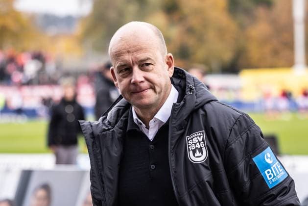 Fussball, Saison 2025 2026, 3. Liga, Donaustadion Ulm, 11. Spieltag, SSV Ulm 1846 Fußball - FC Energie Cottbus, 19.10.2025 19.10.2025, Fussball, Saison 2025 2026, 3. Liga, Donaustadion Ulm, 11. Spieltag, SSV Ulm 1846 Fußball - FC Energie Cottbus, Portrait Porträt Freisteller Einzelbild Geschäftsführer Markus Thiele (SSV Ulm 1846 Fußball) Foto: Lucca Fundel Ulm Donaustadion Baden-Württemberg Deutschland