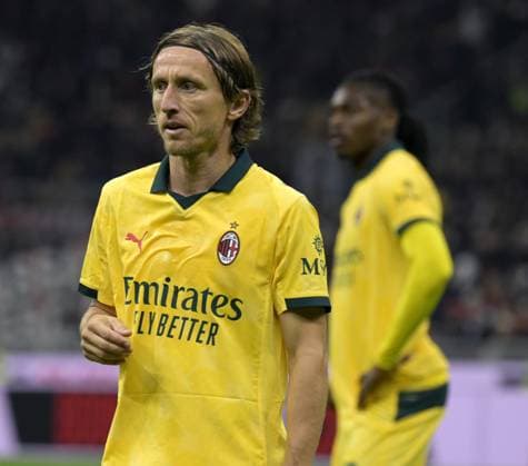 Foto IPP Paolo Bona Milano 19 10 2025 Campionato Serie A di Calcio stagione 2025 2026 partita Milan-Fiorentina Nella foto Luka Modric e Rafael Leao Italy Photo Press Worldwide Copyright italy Italy ITALY  Copyright: xR4924_italyphotopressx