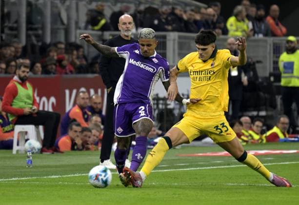 Foto IPP Paolo Bona Milano 19 10 2025 Campionato Serie A di Calcio stagione 2025 2026 partita Milan-Fiorentina Nella foto Davide Bartesaghi e Dodo Italy Photo Press Worldwide Copyright italy Italy ITALY  Copyright: xR4924_italyphotopressx