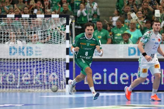 Handball DAIKIN HBL: SC DHfK Leipzig - SC Magdeburg; 19.10.2025 Tor-Jubel bei Lucas Krzikalla (8, SC DHfK Leipzig). Handball, DAIKIN HBL, 1. Bundesliga, Saison 2025 2026, 9. Spieltag: SC DHfK Leipzig vs. SC Magdeburg am 19.10.2025 in der Quarterback Immobilien Arena Leipzig. Copyright: xBEAUTIFULxSPORTS JanxKaeferx