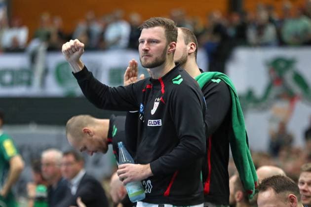 Handball DAIKIN HBL: SC DHfK Leipzig - SC Magdeburg; 19.10.2025 Philipp Weber (20, SC Magdeburg) jubelt auf der Bank mit Siegerfaust. Handball, DAIKIN HBL, 1. Bundesliga, Saison 2025 2026, 9. Spieltag: SC DHfK Leipzig vs. SC Magdeburg am 19.10.2025 in der Quarterback Immobilien Arena Leipzig. Copyright: xBEAUTIFULxSPORTS JanxKaeferx