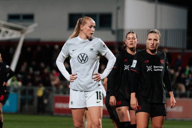 19.10.25, Frauen, Fussball, Google Pixel Frauen Bundesliga, Saison 2025 2026, Bayer 04 Leverkusen - VfL Wolfsburg, 7. Spieltag Camilla Küver ( 16 - VfL Wolfsburg) Leverkusen Ulrich-Haberland-Stadion NRW Deutschland