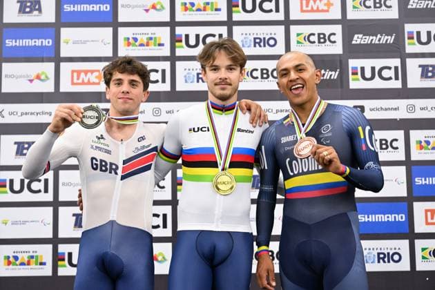 2025 UCI Para-Cycling Track World Championships Picture by Simon Wilkinson SWpix.com - 19 10 2025 - Cycling - 2025 UCI Para-Cycling Track World Championships - Rio Olympic Velodrome, Rio de Janeiro, Brazil - MC4 Elimination Podium - Gatien Le Rousseau (France) receiving the Gold Medal to become World Champion with Archie Atkinson (Great Britain) receiving the Silver Medal and Diego German Duenas Gomez (Colombia) receiving the Bronze Medal Copyright: x xSWpix.comx(t axPhotographyxHubxLtd)xSimonxWilkinson SWpix.comx SWP-3030-10293