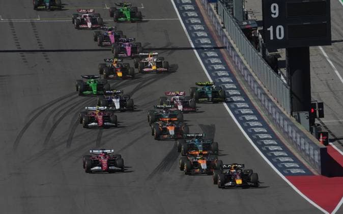 FORMULA 1 MSC CRUISES UNITED STATES GRAND PRIX 2025 19.10.2025, Circuit of The Americas, Austin, FORMULA 1 MSC CRUISES UNITED STATES GRAND PRIX 2025 , im Bild Rennstart:, Max Verstappen (NLD), Oracle Red Bull Racing, Lando Norris (GBR), McLaren F1 Team, Charles Leclerc (MCO), Scuderia Ferrari HP, Lewis Hamilton (GBR), Oscar Piastri (AUS), Nico Hülkenberg (DEU), Stake F1 Team Kick Sauber