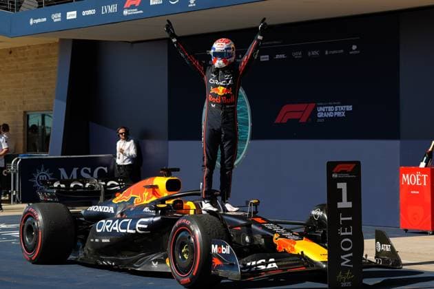 Max Verstappen (NED), Oracle Red Bull Racing, 1 gestures to the crowd after winning the race during United States Grand Prix 2025, Formula 1 Championship in Austin, USA, October 19 2025  Copyright: xScottxColeman IPAxSportx xipa-agency.netx xx IPA_66832076 IPA_Agency_IPA66832076