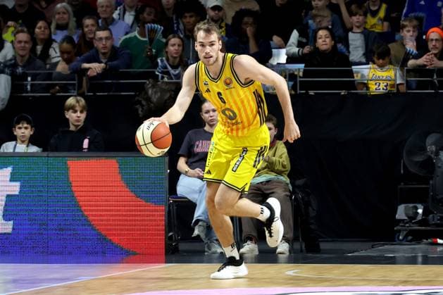 DEU, BBL-POkal, ALBA vs. Rathiofarm Ulm, 19.10.2025, Max-Schmeling-Halle, Berlin, DEU, BBL-POkal, ALBA vs. Rathiofarm Ulm, im Bild MALTE DELOW (ALBA Berlin 6)