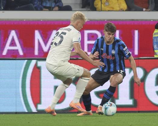 Charles De Ketelaere of Atalanta BC. competes for the ball with Oliver Provstgaard of SS Lazio during Atalanta BC vs SS Lazio, 7Â° Serie A Enilive 2025-26 game at New Balance arena in Bergamo (BG), Italy, on October 19, 2025.  Copyright: xDavidexCasentini IPAxSportx xipa-agency.netx xx IPA_66835324 IPA_Agency_IPA66835324