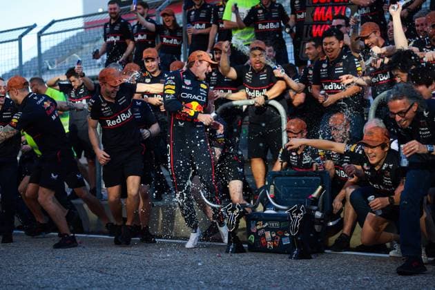 F1 - UNITED STATES GRAND PRIX 2025 celebration VERSTAPPEN Max (ned), Red Bull Racing RB21, TSUNODA Yuki (jap), Red Bull Racing RB21, portrait, during the 2025 Formula 1 United States Grand Prix, 19th round of the 2025 FIA Formula One World Championship, WM, Weltmeisterschaft from October 17 to 19, 2025 on the Circuit of the Americas, in Austin, Texas, United States of America - AustinUnited States Copyright: xANTONINxVINCENTx