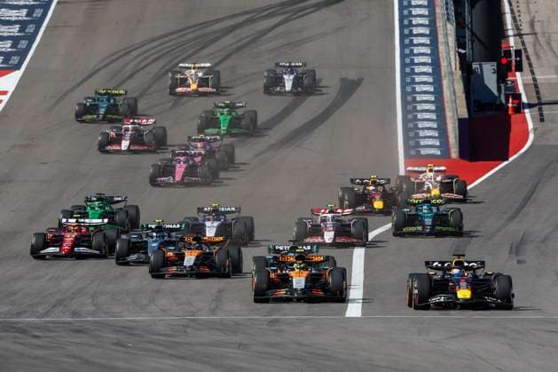 F1 - UNITED STATES GRAND PRIX 2025 start of the race, depart, 01 VERSTAPPEN Max (nld), Red Bull Racing RB21, action 04 NORRIS Lando (gbr), McLaren F1 Team MCL39, action 81 PIASTRI Oscar (aus), McLaren F1 Team MCL39, action during the 2025 Formula 1 United States Grand Prix, 19th round of the 2025 FIA Formula One World Championship, WM, Weltmeisterschaft from October 17 to 19, 2025 on the Circuit of the Americas, in Austin, Texas, United States of America - AustinUnited States  Copyright: xDPPIx