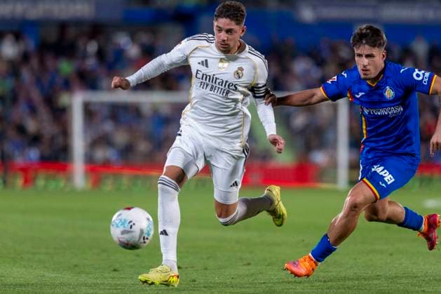 October 20, 2025, Madrid, Madrid, Spain: FEDERICO VALVERDE of Real Madrid CF controls the ball during the match belonging to the 25 26 season of La Liga EA soccer Ã¢â‚¬oe GETAFE CF vs. REAL MADRID CF Ã¢â‚¬Â held on October 19, 2025, at the Coliseum Stadiumo, Madrid, Spain. Madrid Spain - ZUMAc312 20251020_zsp_c312_063 Copyright: xOscarxManuelxSanchezx