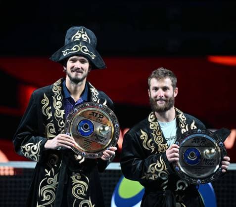 (251020) -- ALMATY, Oct. 20, 2025 -- Daniil Medvedev (L) and Corentin Moutet pose during the awarding ceremony for the men s singles final match at the ATP250 Almaty Tennis Open in Almaty, Kazakhstan, on Oct. 19, 2025. ) (SP)KAZAKHSTAN-ALMATY-TENNIS-ALMATY OPEN--FINAL LixRenzi 