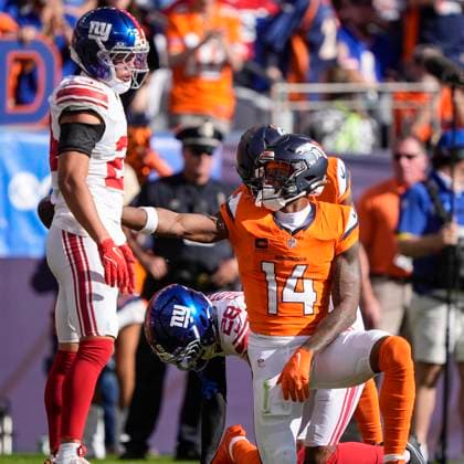 October 19, 2025: Denver Broncos wide receiver Courtland Sutton (14) signals first down after a reception in the first half of the football game between the Denver Broncos and New York Giants. CSM. - ZUMAc04_ 20251019_zma_c04_287 Copyright: xDerekxRegensburgerx
