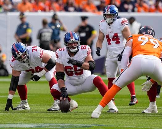 October 19, 2025: New York Giants guard Austin Schlottmann (65) makes a line call in the first half of the football game between the Denver Broncos and New York Giants. CSM. - ZUMAc04_ 20251019_zma_c04_299 Copyright: xDerekxRegensburgerx