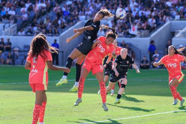 October 19, 2025, Los Angeles, California, USA: Sveindis Jane Jonsdottir 32 of the Angel City FC and Sam Hiatt 16 of the Portland Thorns FC fight to head the ball during their regular season NWSL game on Sunday October 19, 2025 at the BMO Stadium in Los Angeles, California. ACFC lose to Portland Thorns FC, 0-2. ARIANA RUIZ PI Los Angeles USA - ZUMAp124 20251019_zaa_p124_049 Copyright: xArianaxRuizx
