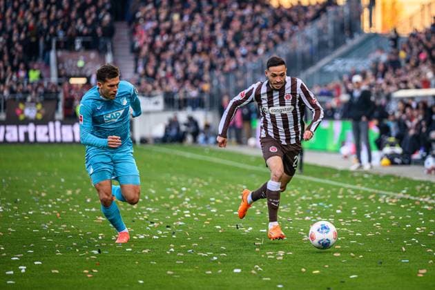 Fußball I Herren I Saison 2025-2026 I Bundesliga I 7. Spieltag I FC St. Pauli - TSG 1899 Hoffenheim I 19.10.2025 Robin Hranac (2, TSG 1899 Hoffenheim), Mathias Pereira Lage (28, FC St. Pauli) Hamburg Millerntor-Stadion Hamburg Deutschland Copyright: xLobecax xHenningxRohlfsx