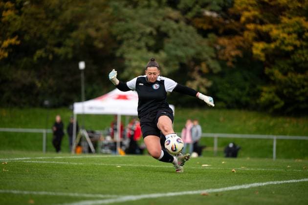 Silia Ploechinger (Turbine Potsdam, 01) am Ball, GER, VfB Stuttgart vs 1. FFC Turbine Potsdam, Fussball, Frauen, 2. Bundesliga, 8. Spieltag, Saison 2025 2026, 20.10.2025 GER, VfB Stuttgart vs 1. FFC Turbine Potsdam, Fussball, Frauen, 2. Bundesliga, 8. Spieltag, Saison 2025 2026, 20.10.2025 Bad Cannstatt