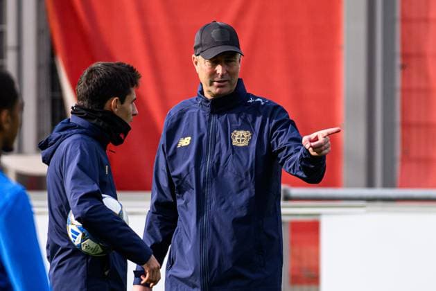 LEVERKUSEN, GERMANY - 20 OCTOBER, 2025: Sergi Runge, Kasper Hjulmand - UEFA Champions League, Pre match practice FC Bayer 04 Leverkusen at BayArena.  Copyright: xVITALIIxKLIUIEVx