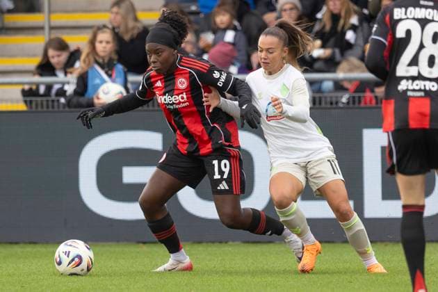 Google Pixel Frauen Budnesliga: Eintracht Franfurt - SV Werder Bremen, 19.10.2025 Nicole Anyomi (Eintracht Frankfurt 19) & Maja Sternad (SV Werder Bremen 11) im Zweikampf um den Ball, Eintracht Franfurt - SV Werder Bremen, Frankfurt, Stadion am Brentanobad, 19.10.2025 Copyright: xBEAUTIFULxSPORTS Gawlikx
