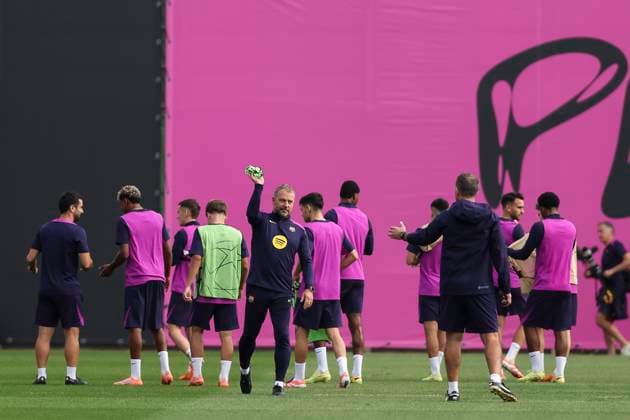 October 20, 2025, Sant Joan Despi, Barcelona, SPAIN: Hansi Flick, head coach during the training day of FC Barcelona, Barca ahead UEFA Champions League 2025 26, football match against Olympiacos at Ciutat Esportiva Joan Gamper on October 20, 2025 in Sant Joan Despi, Barcelona, Spain. Sant Joan Despi SPAIN - ZUMAa181 20251020_zaa_a181_002 Copyright: xJavierxBorregox