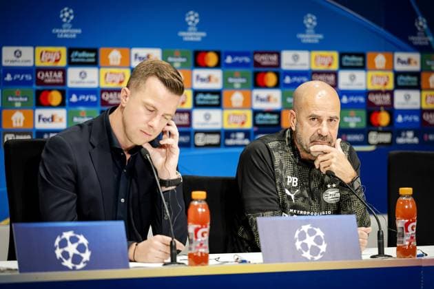 EINDHOVEN - PSV coach Peter Bosz during a press conference, PK, Pressekonferenz ahead of the Champions League match against SSC Napoli. ANP ROBIN VAN LONKHUIJSEN xVIxANPxSportx xxANPxIVx 539775315 originalFilename: 539775315.jpg